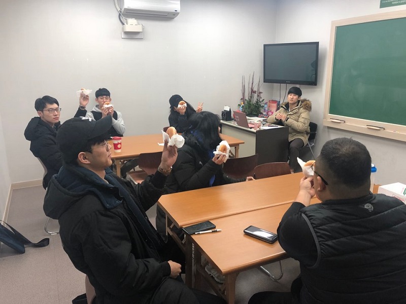 2019.01.17 회화반 도넛파티! > 해당 글로 이동